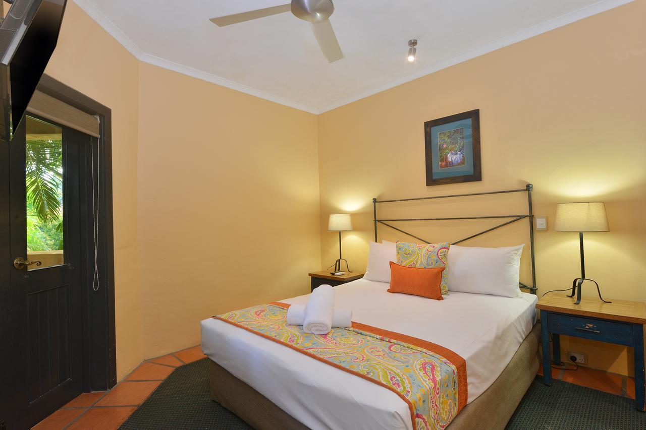 Seascape Apartments At Villa San Michele Port Douglas Exteriör bild