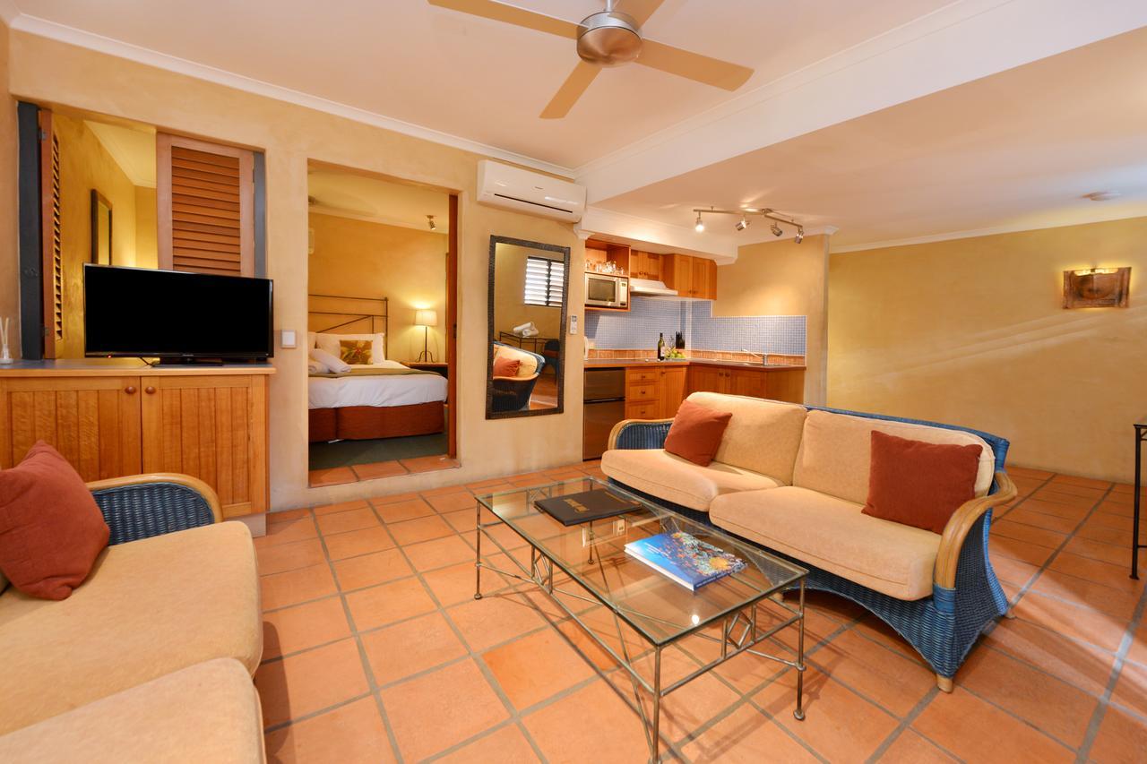 Seascape Apartments At Villa San Michele Port Douglas Exteriör bild