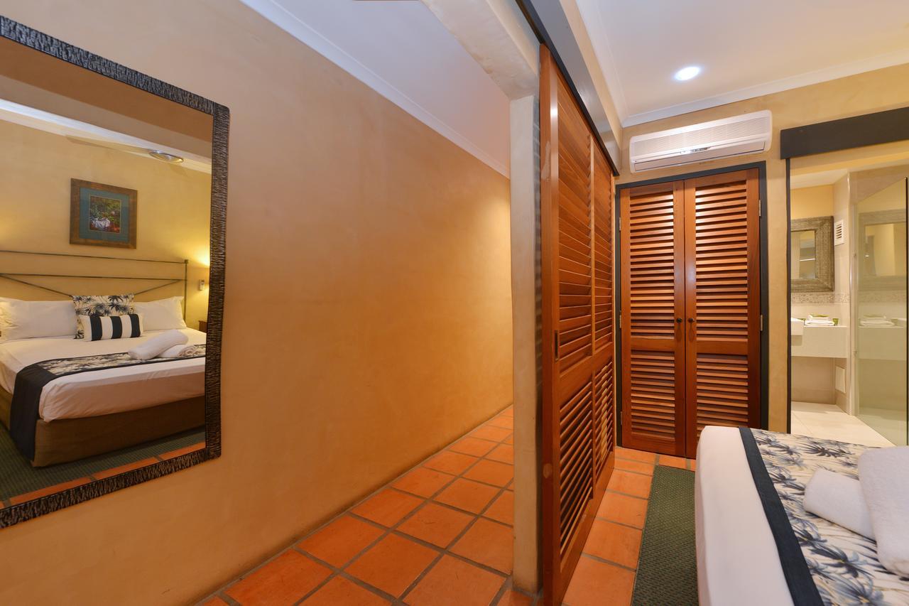 Seascape Apartments At Villa San Michele Port Douglas Exteriör bild