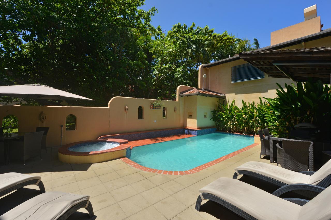 Seascape Apartments At Villa San Michele Port Douglas Exteriör bild