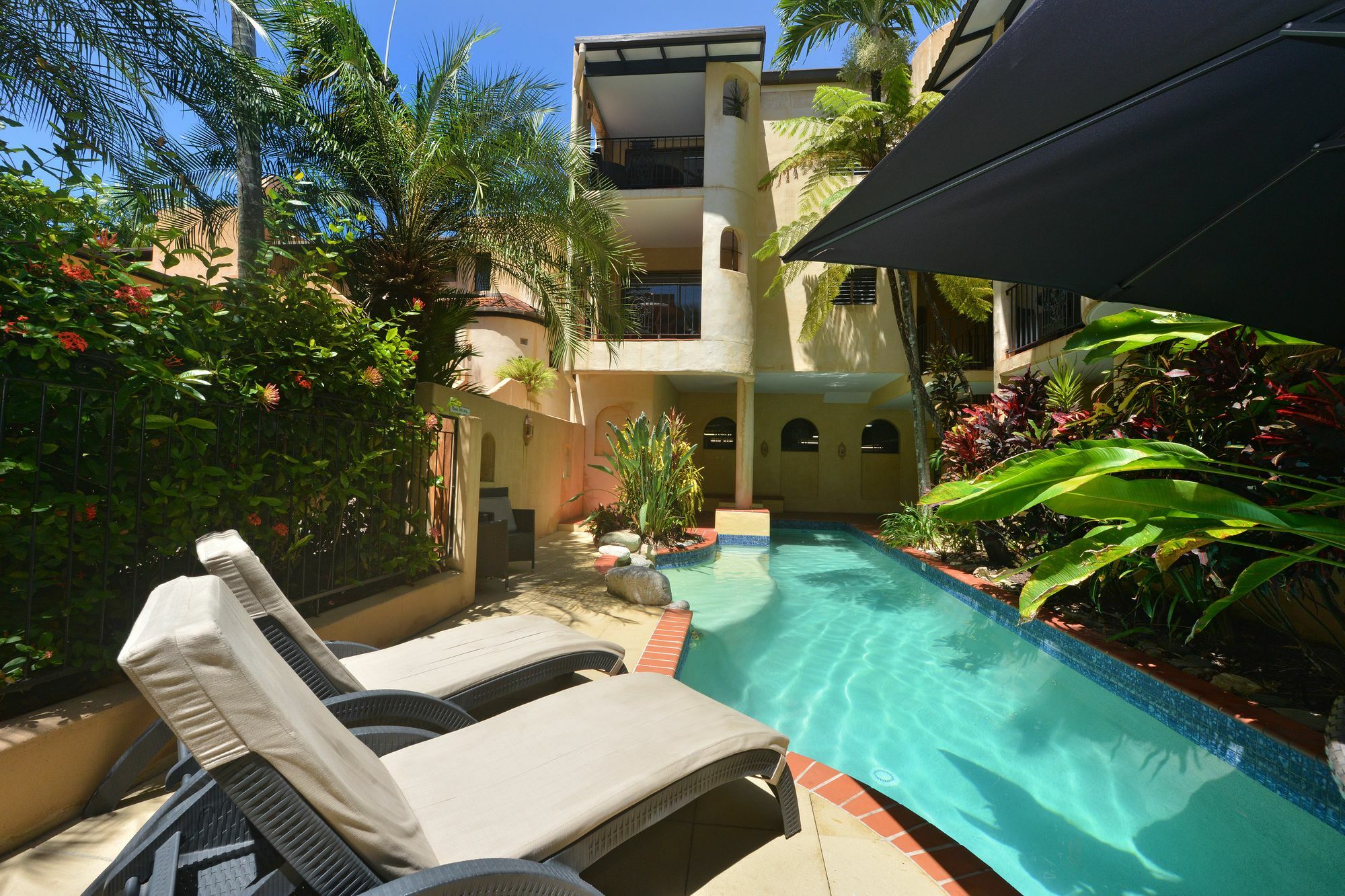 Seascape Apartments At Villa San Michele Port Douglas Exteriör bild